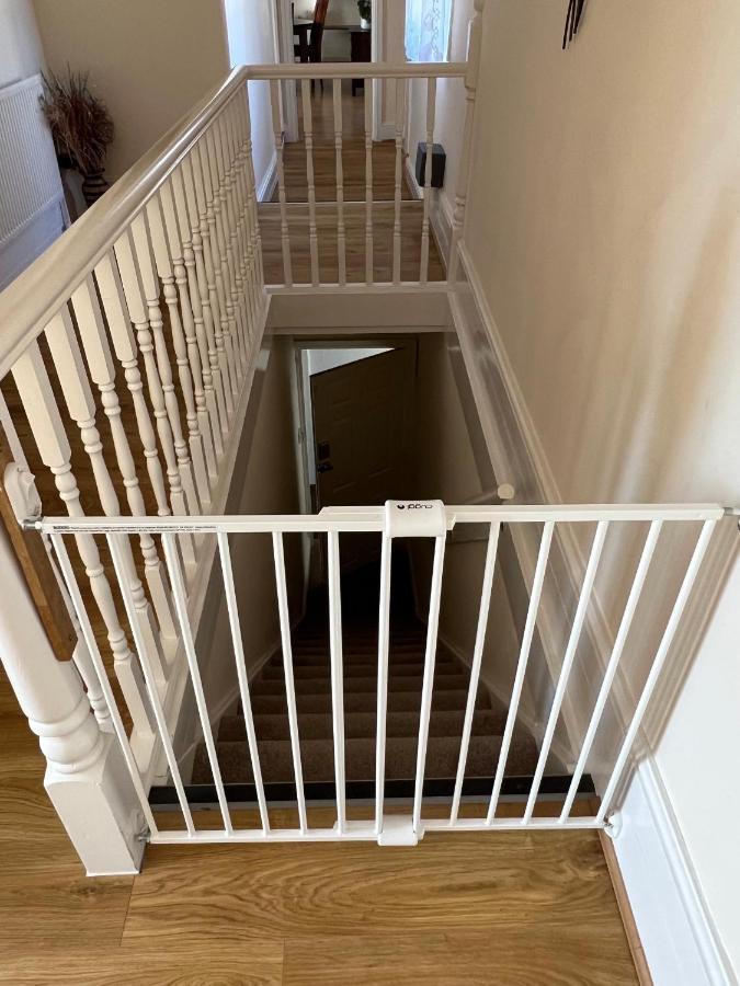 Stay In Yeovil Town Centre, Large 2 Bd Apt With Parking, Sleeps 4 Exteriér fotografie