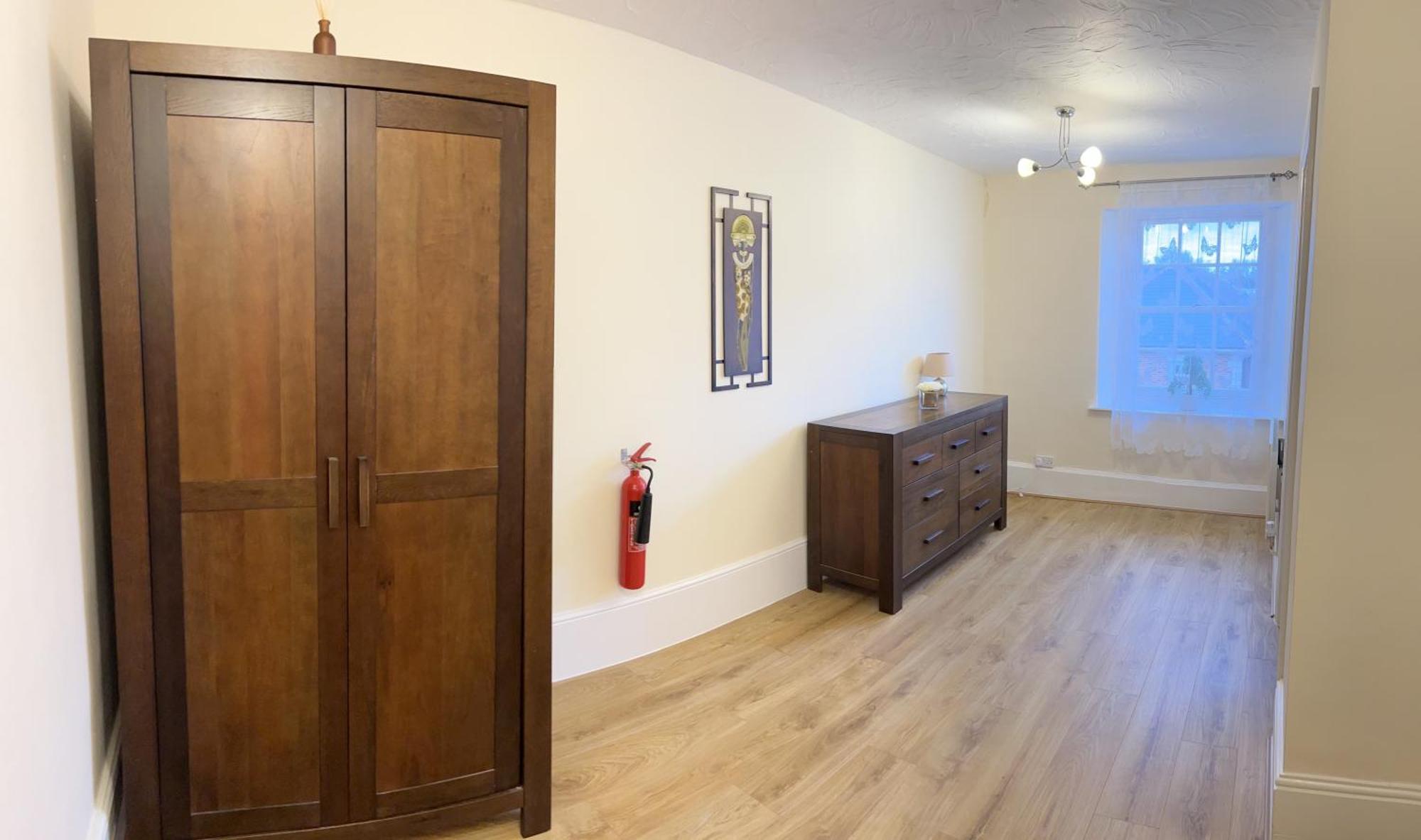 Stay In Yeovil Town Centre, Large 2 Bd Apt With Parking, Sleeps 4 Exteriér fotografie