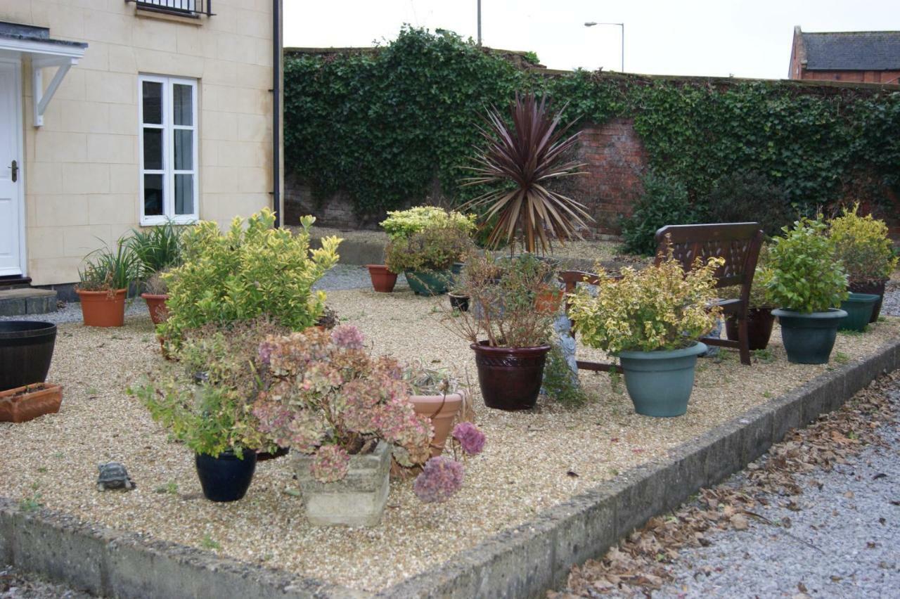 Stay In Yeovil Town Centre, Large 2 Bd Apt With Parking, Sleeps 4 Exteriér fotografie